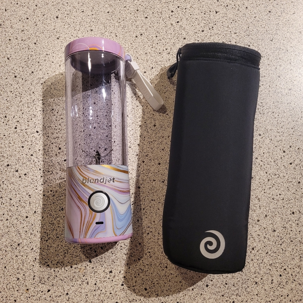 NWOT BlendJet 2, 16 oz in geode colorway with black travel case